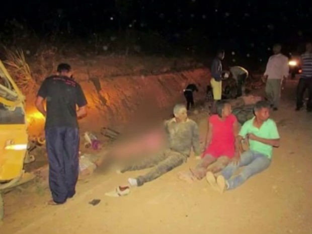 Ônibus tomba e duas pessoas morrem na BA- 634