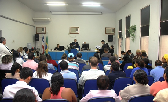 Coité – Começa o julgamento de réu acusado de matar esposa a facadas no Conjunto Habitacional Mário da Caixa