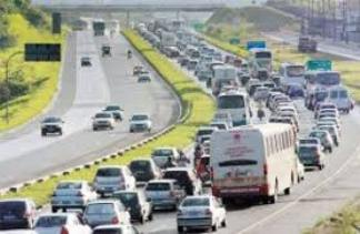 Homem é encontrado morto em porta malas de carro na BR-324