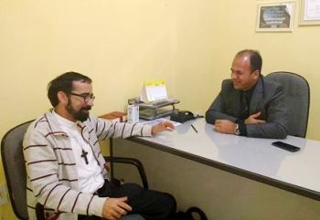 Padre Alesandro e presidente da Câmara Célio Roberto