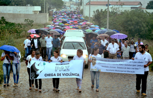 Sepultado em Santaluz, corpo do professor Nino