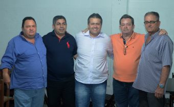 Rivinha, Nelson Moura, deputado Alex da Piatã, prefeito Ito e Dão Cordeiro (da esquerda pra direita). Foto: Teones Araújo
