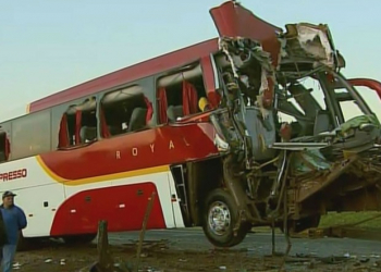 Acidente com ônibus mata mulher e fere 29 em Cravinhos