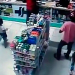 Criança se esconde de bandido em assalto a farmácia