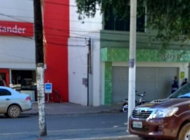 Barreiras: Polícia cerca área de agência em suspeita de assalto com refém