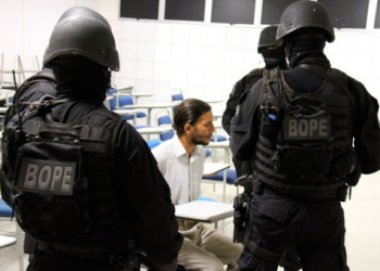 Após 4 horas de negociação, suspeito de carregar bomba na Unijorge se entrega