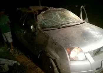 Homem morre ao ser arremeçado pra fora de veículo durante capotamento na BR 324
