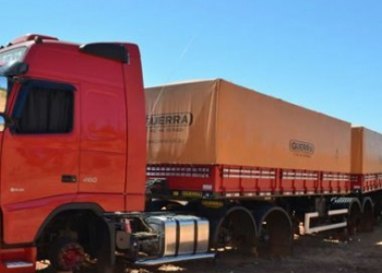 Grupo sequestra casal e rouba todos pneus de carreta