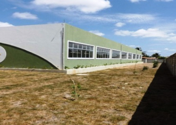Serrinha – Homens usando facão invadem CETEP e assaltam estudantes