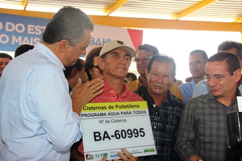 Cássio Peixoto (direita da foto) secretário de Infraestrutura Hidrica