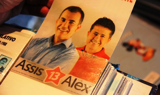 Valente: dono de bar coleciona mais de 2 mil fotos de políticos de cidades da região do sisal