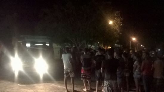 Manifestantes vão a Delegacia de Riachão pedir justiça ao tomarem conhecimento que suspeito da morte de Ienata foi levado pra lá