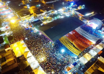 Público recorde sem atrações de renome nacional; assim foi a segunda noite de festa de São Pedro em Retirolândia