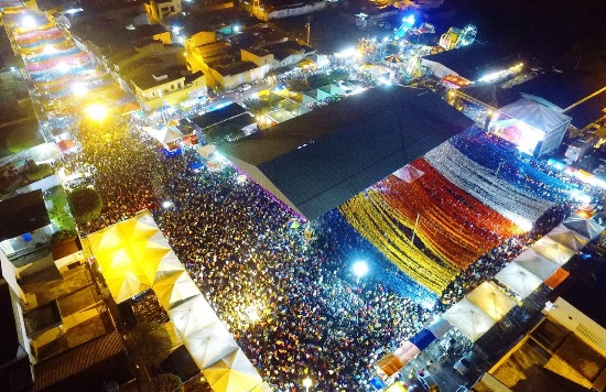 Público recorde sem atrações de renome nacional; assim foi a segunda noite de festa de São Pedro em Retirolândia