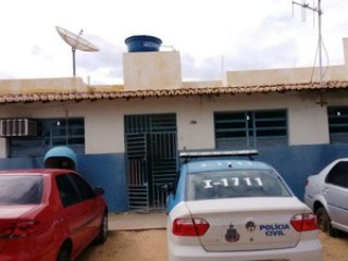 Mãe da criança e o namorado dela estão presos na Delegacia de Pilão Arcado.