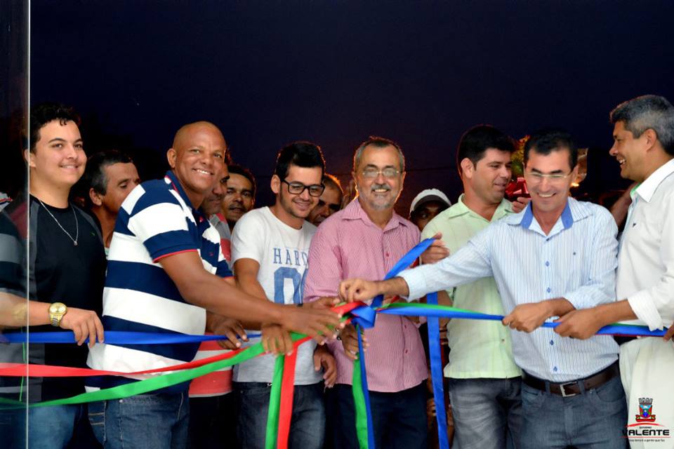 Valente: no último dia de participação em inauguração para quem pretende ser candidato, Ismael Ferreira entrega várias obras