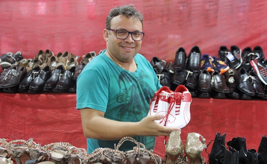 Joel Carlos disse que é uma grande oportunidade para o cliente adquirir calçado de qualidade e preço "lá em baixo"