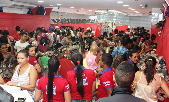 Dois minutos depois que a loja foi aberta ficou assim como mostra a foto