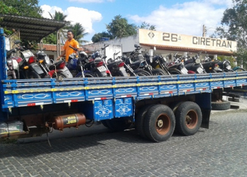 Dezenas de motos apreendidas em Queimadas e um carro são entregues a 26ª Ciretran em Coité