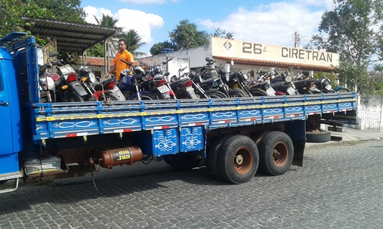 Dezenas de motos apreendidas em Queimadas e um carro são entregues a 26ª Ciretran em Coité
