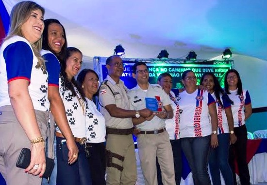 290 alunos dizem não às drogas e à violência durante formatura do PROERD em Serrinha