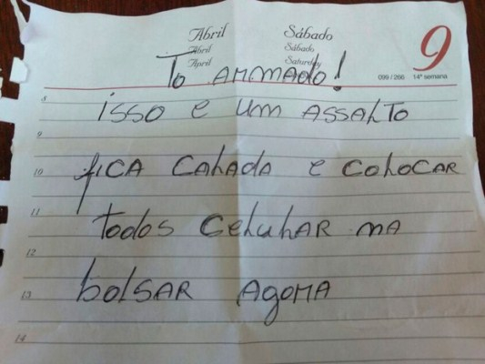 Homem anuncia assalto a loja usando bilhete: ‘tô armado’