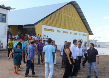 Rui Costa vai a Pé de Serra onde inaugura quadra poliesportiva e assina novos convênios