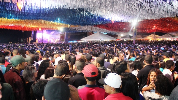 Público no momento de Sem Retoque, poderia ser de qualquer artista de expressão nacional, embora | Foto: Raimundo Mascarenhas