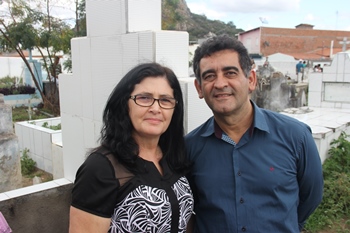 Sob forte comoção, corpo de professora assassinada em Riachão do Jacuípe é sepultado em Pé de Serra