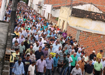 Valente – Grande multidão se despede de Reinaldo Ramos