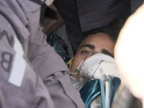 Homem ferido é retirado pelo Corpo de Bombeiros