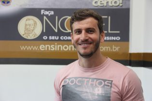 Gildevan disse que oferece muita coisa diferente de outros cursinhos | Foto: Raimundo Mascarenhas