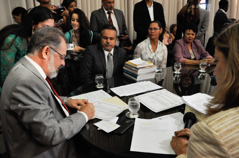 Assinatura do presidente da Assembleia Legislativa Marcelo Nilo
