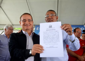 Cássio Peixoto representa Rui Costa no ato de assinatura da ordem de serviço para obras de abastecimento de água em Candeal e Ichu