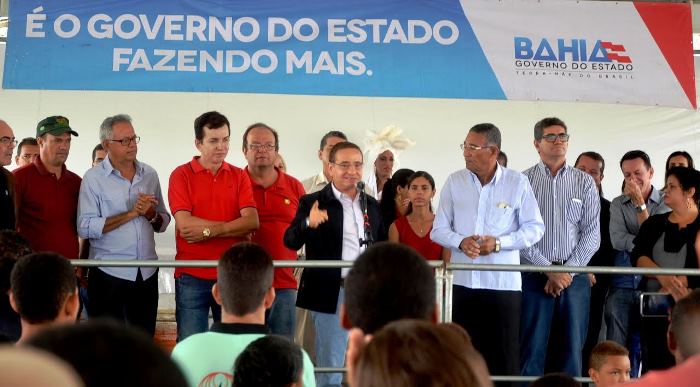 Cássio Peixoto representa Rui Costa no ato de assinatura da ordem de serviço para obras de abastecimento de água em Candeal e Ichu