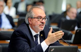 Senador Roberto Muniz assumiu o Senado a cerca de três meses quando Walter Pinheiro deixou para assumir a Secretaria de Educação da Bahia - Foto: Agencia Senado