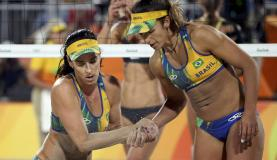 Brasileiras perdem para alemãs e levam a prata no vôlei de praia