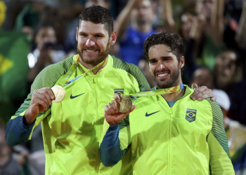 Alison e Bruno Schmidt vencem italianos e conquistam quinto ouro para o Brasil