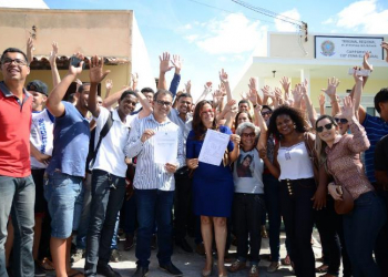 Assis e Val entregam Programa de governo e documentação no Cartório Eleitoral