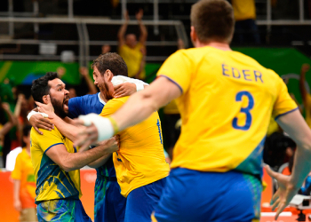 Brasil vence Argentina e enfrenta a Rússia na semifinal do vôlei masculino