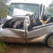 Motorista de carro morre em batida com van escolar