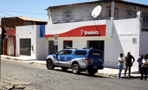 Alivio: bandidos liberam familiares do gerente do Bradesco de Monte Santo