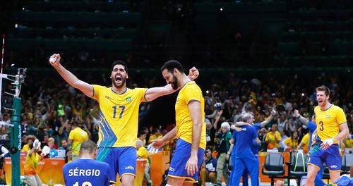 Brasil vence Itália e conquista terceiro ouro olímpico no vôlei masculino