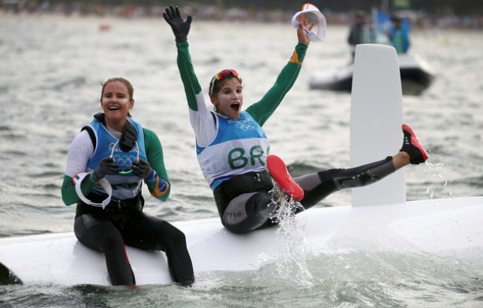 Brasileiras Martine Grael e Kahena garantem ouro na vela