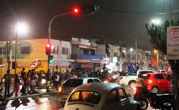 Grande carreata no centro de Coité deixou a militância empolgada para a reeleição de Assis