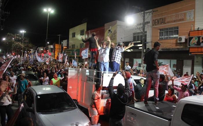 Coité – Oposição eufórica invade o centro da cidade dizendo que ‘o campeão voltou!’