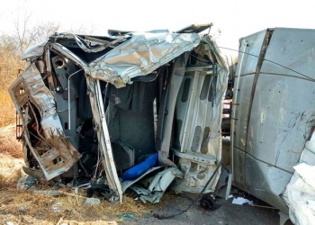 Motorista morre em colisão frontal entre carretas no oeste da Bahia