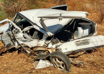 Jovem morre atropelado por ônibus quando fazia troca de pneu na estrada do feijão