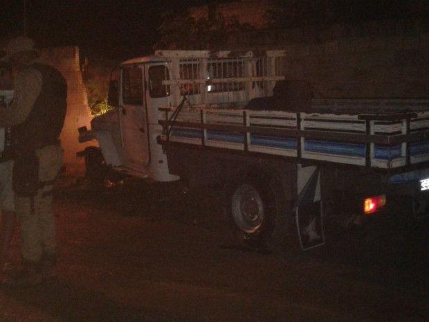 Agropecuarista é morto ao lado da esposa enquanto dirigia caminhonete
