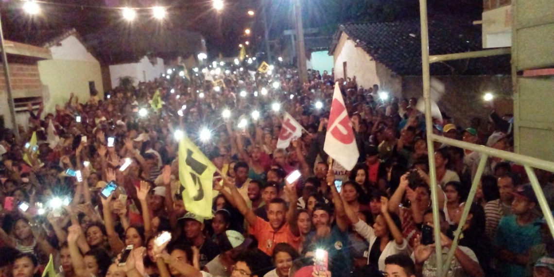 Santaluz: grande reunião no bairro JK e caminhada marcam a inauguração do comitê de Joelcio Martins e Marcelo de Dida
